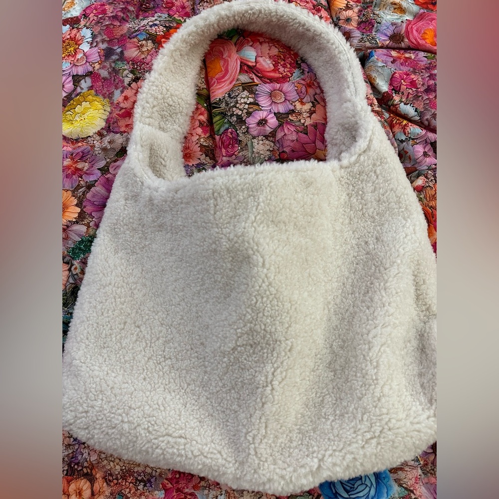 American Eagle Sherpa Tote Bag in Winter White